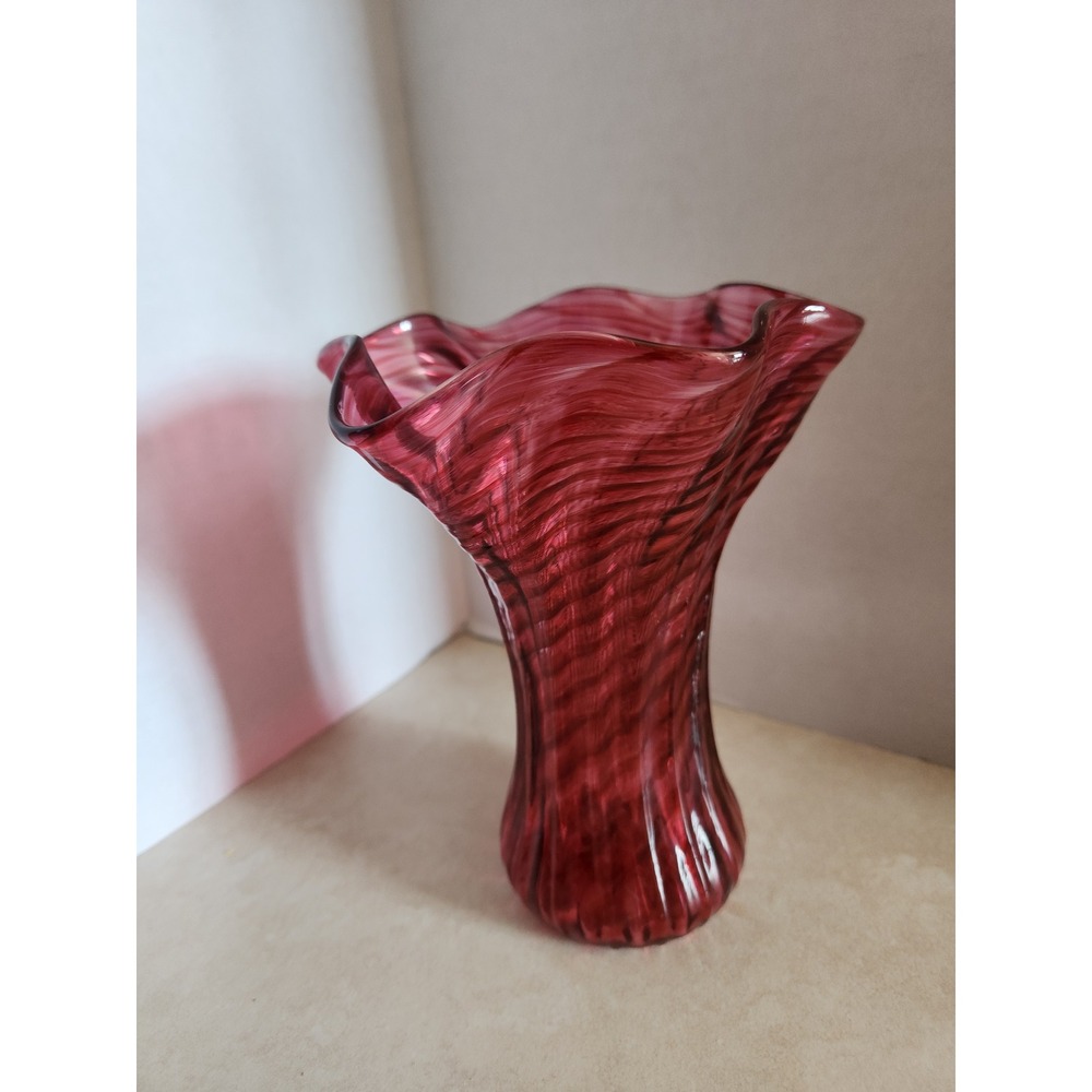Glass Eye Studio Mt St Helens‎ Volcanic Ash Art Glass Vase Ruffled Ruby Red 7.5"